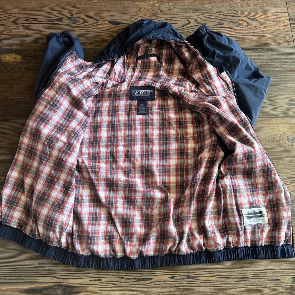 Lands’ End Hooded Windbreaker - Picture 5 of 6